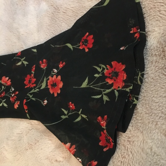 Gorgeous floral blouse - Picture 5 of 7